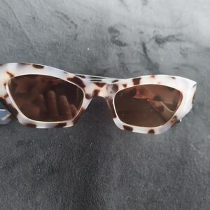 Women Tortoise Shell Sunglasses
